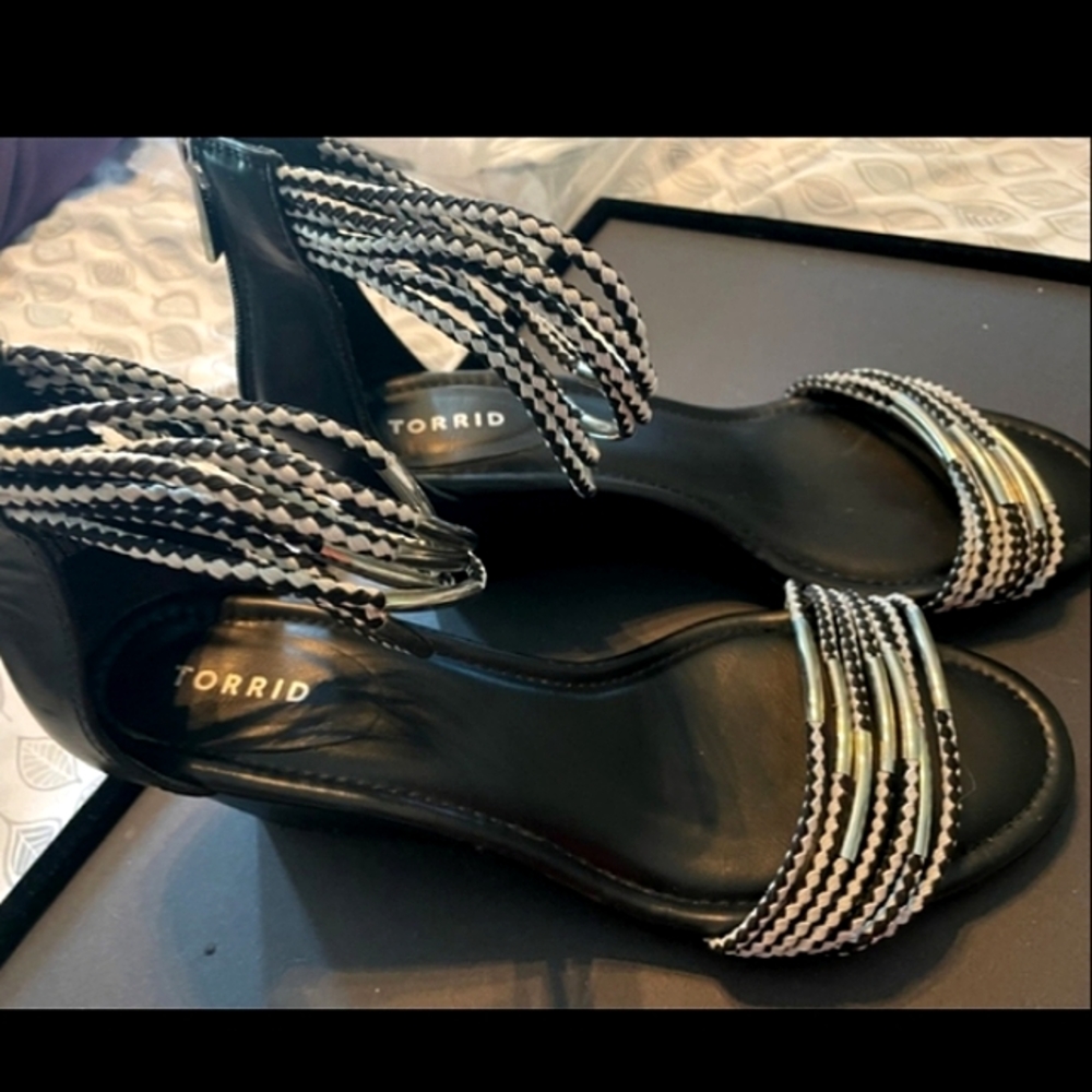 Torrid Black & White Strappy Heels Sz.11.5 (wide width)